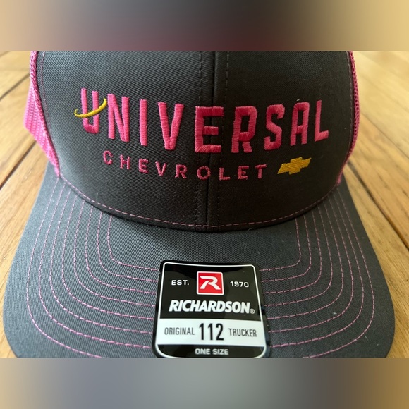 universal chevrolet trucker hat cap SnapBack One Size Fits All Pink Gray Logo - Picture 2 of 5